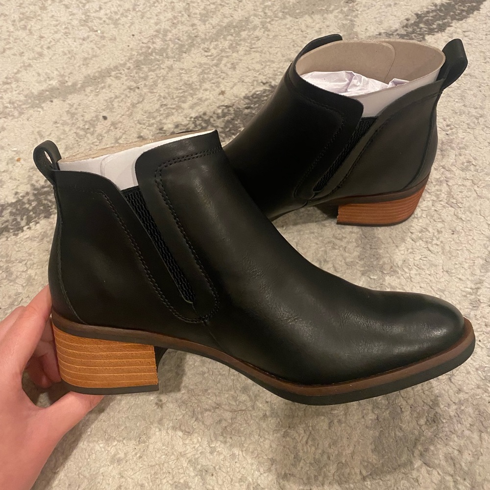 Women's korks ankle boots booties size 7 korks tasha black new